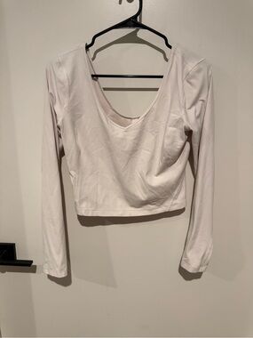 lululemon athletica White Long Sleeve V-Neck Cropped Top *read description*